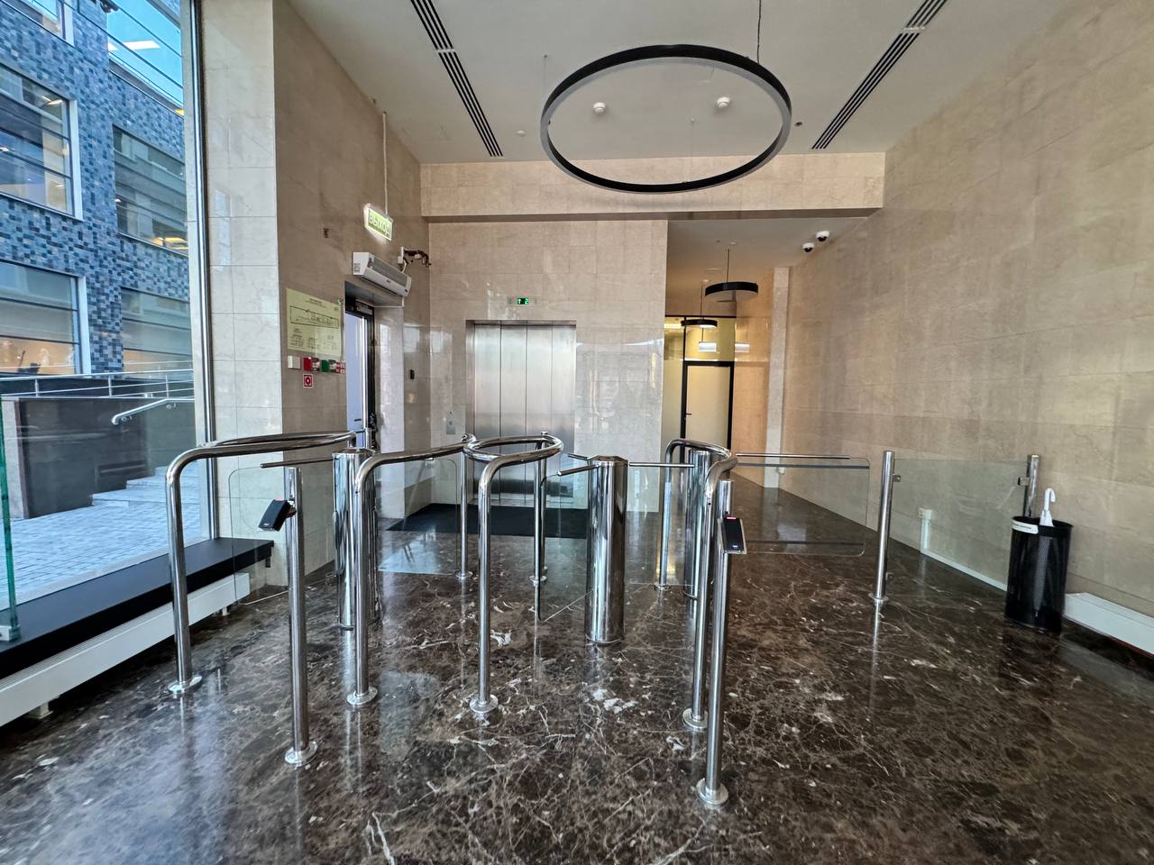 Office 4 379 m² in Moscow, Russia